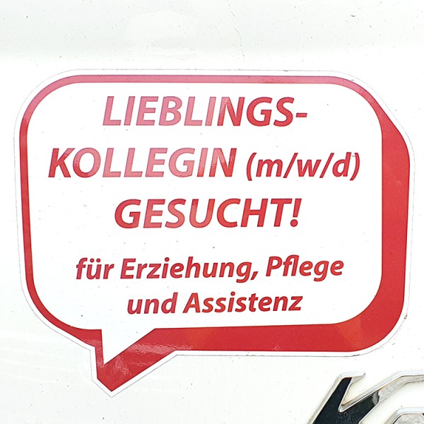 Mitarbeitersuche in Sprechblase als Aufkleber