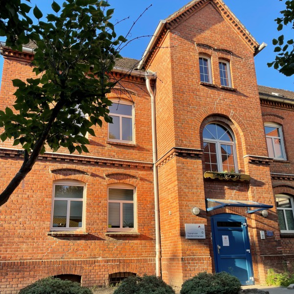 Außenansicht Tagesgruppe Schönebeck auf dem Burghofgelände